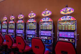 Antarmuka aplikasi jackpot33 menampilkan menu taruhan langsung dan permainan live dealer