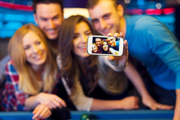 Pemain poker Indonesia bermain di meja virtual jackpot33